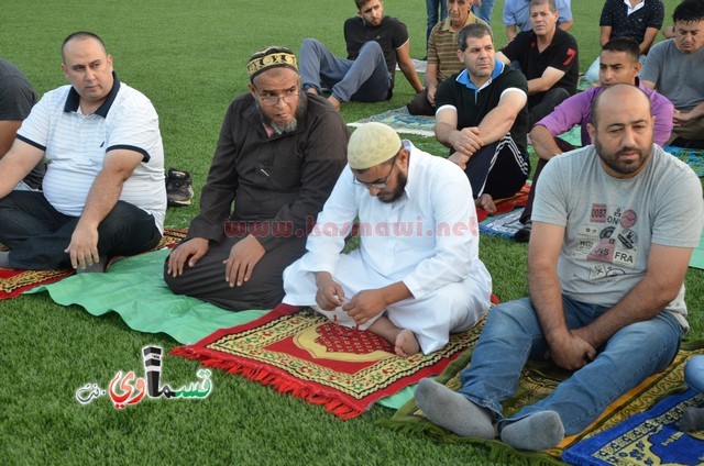 فيديو : المئات يؤدون صلاة عيد الأضحى والرئيس عادل بدير والأهالي يتصافحون ويهنئون ويعم السرور كل الحضور